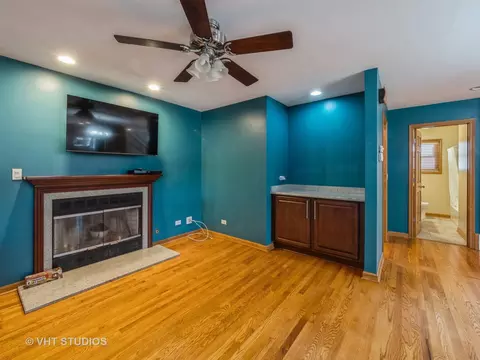 Living - 108 N Marion Ave, Bartlett, IL 60103 photo 4 of 5
