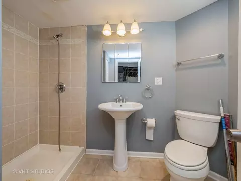 Bath - 108 N Marion Ave, Bartlett, IL 60103 photo 4 of 4