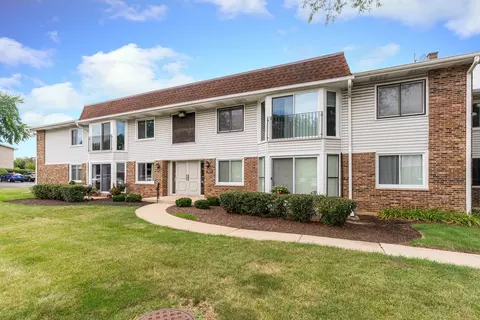 2821 Hobson Rd #8, Woodridge, IL 60517