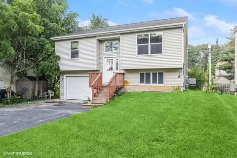 411 Glenwood Ave, Mchenry, IL 60051
