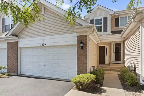 3039 Courtland St, Woodstock, IL 60098
