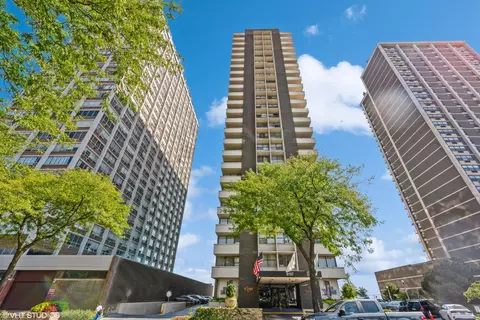 6157 N Sheridan Rd #25L, Chicago, IL 60660
