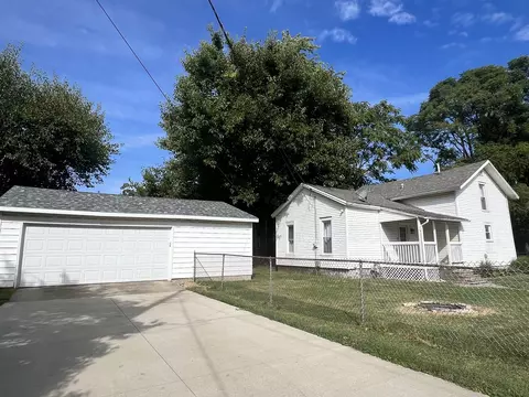 328 E Julia St, Clinton, IL 61727