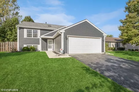3611 Newport Dr, Island Lake, IL 60042
