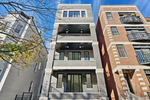 3526 N Fremont St #2, Chicago, IL 60657