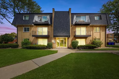 4921 W 109th St #202, Oak Lawn, IL 60453