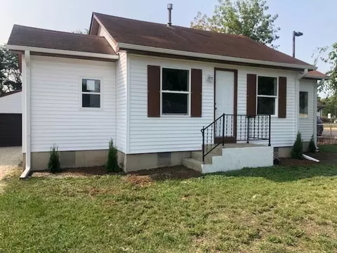 417 W Riverside Dr, Lakemoor, IL 60051