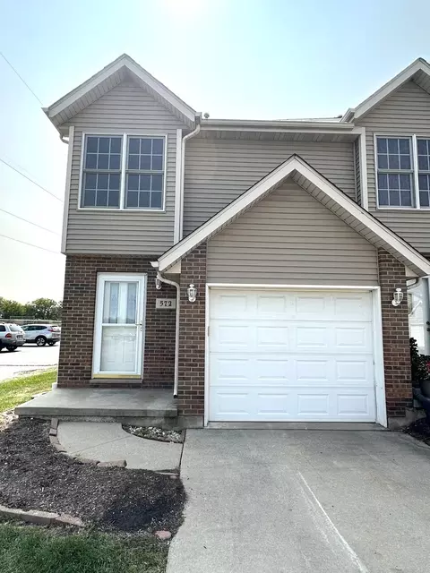 572 S Peace Rd, Sycamore, IL 60178