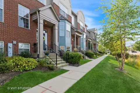 366 Station Park Cir, Grayslake, IL 60030