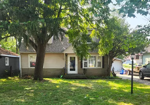416 Cedar St, Lake In The Hills, IL 60156