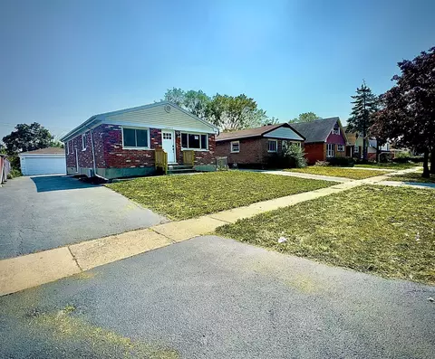 16917 Glen Oaks Dr, Country Club Hills, IL 60478