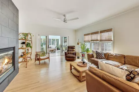 Living - 526 Evergreen St, Wheaton, IL 60187 photo 2 of 6
