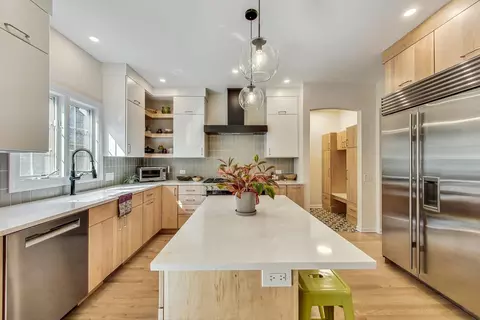 Kitchen - 526 Evergreen St, Wheaton, IL 60187 photo 2 of 4