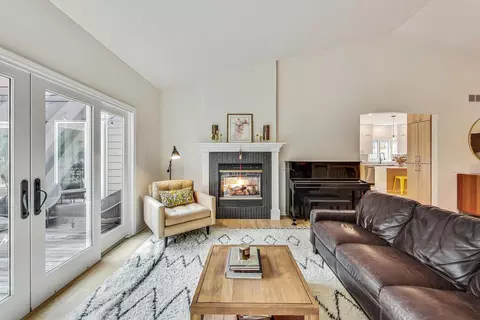 Living - 526 Evergreen St, Wheaton, IL 60187 photo 4 of 6