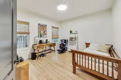 Bedroom - 526 Evergreen St, Wheaton, IL 60187 photo 2 of 5