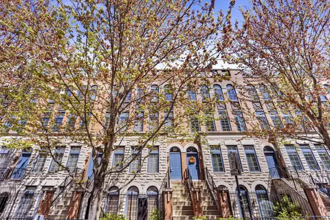 352 W Huron St #B, Chicago, IL 60654