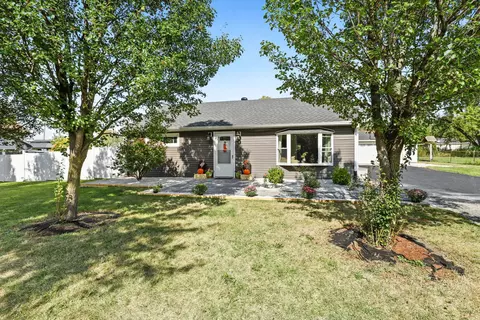26 W366 Saint Charles Rd, Carol Stream, IL 60188