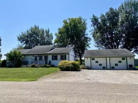 205 5th St, Cedar Point, IL 61316