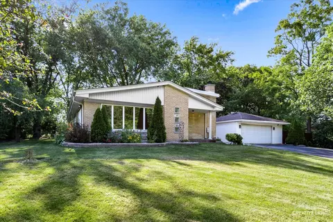 9044 S 85th Ct, Hickory Hills, IL 60457