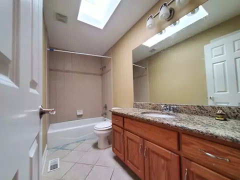 Bath - 402 Fairway Dr, Beecher, IL 60401 photo 4 of 4