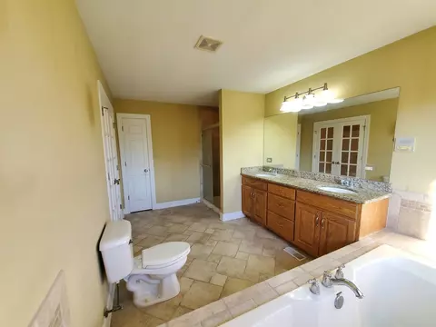 Bath - 402 Fairway Dr, Beecher, IL 60401 photo 3 of 4