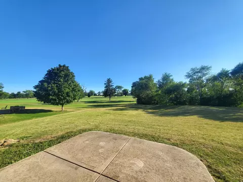 Exterior - 402 Fairway Dr, Beecher, IL 60401 photo 5 of 6