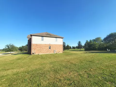 Exterior - 402 Fairway Dr, Beecher, IL 60401 photo 2 of 6