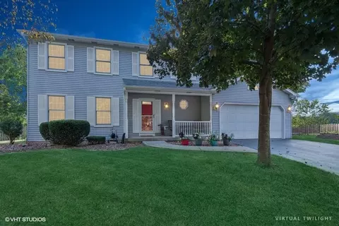 Exterior - 809 Hyde Park Ln, Naperville, IL 60565 photo 2 of 8