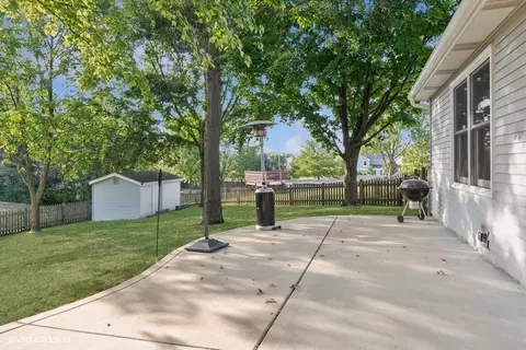 Exterior - 809 Hyde Park Ln, Naperville, IL 60565 photo 3 of 8