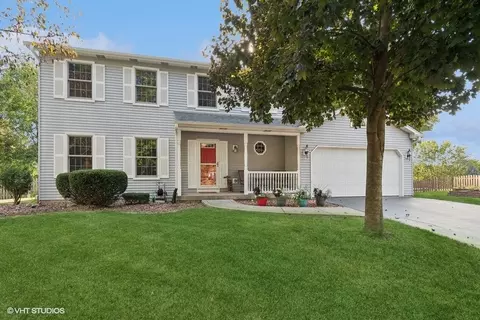 809 Hyde Park Ln, Naperville, IL 60565