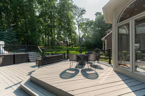 Exterior - 561 Ford Ln, Bartlett, IL 60103 photo 7 of 25