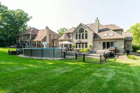 Exterior - 561 Ford Ln, Bartlett, IL 60103 photo 16 of 25