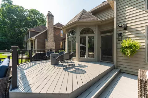 Exterior - 561 Ford Ln, Bartlett, IL 60103 photo 8 of 25