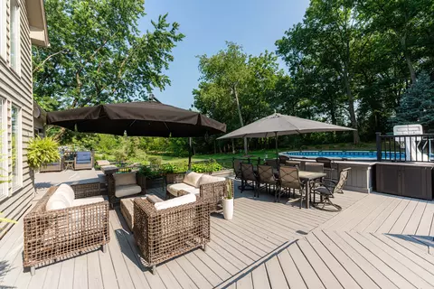 Exterior - 561 Ford Ln, Bartlett, IL 60103 photo 6 of 25