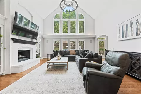 Living - 561 Ford Ln, Bartlett, IL 60103 photo 4 of 11