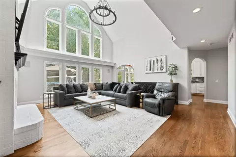 Living - 561 Ford Ln, Bartlett, IL 60103 photo 6 of 11