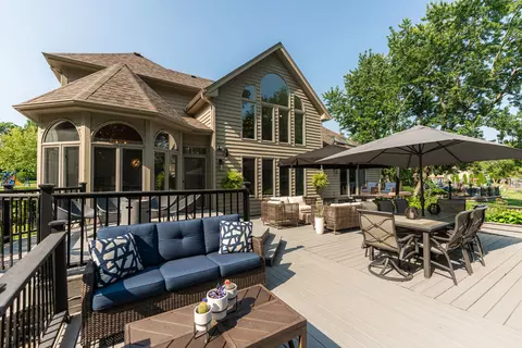 Exterior - 561 Ford Ln, Bartlett, IL 60103 photo 9 of 25