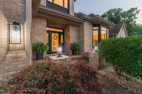 Exterior - 561 Ford Ln, Bartlett, IL 60103 photo 5 of 25