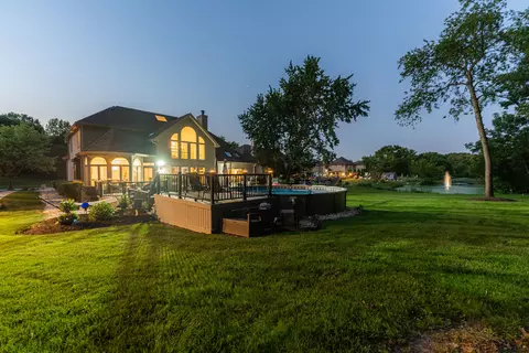 Exterior - 561 Ford Ln, Bartlett, IL 60103 photo 18 of 25