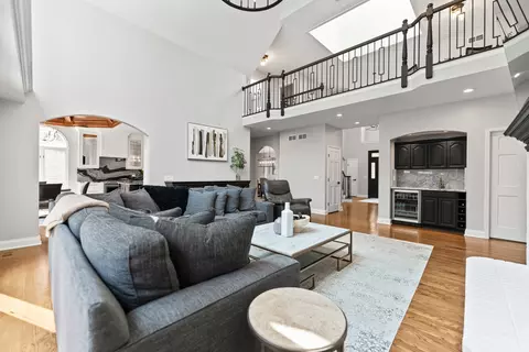 Living - 561 Ford Ln, Bartlett, IL 60103 photo 7 of 11