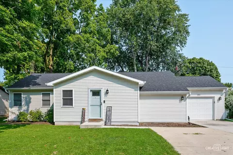 351 E Lincoln St, Seneca, IL 61360