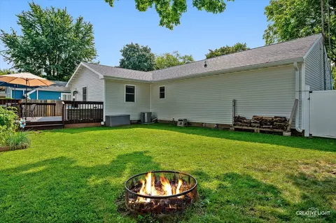 Exterior - 351 E Lincoln St, Seneca, IL 61360 photo 4 of 4