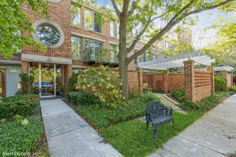 7050 Arbor Ln #104, Northfield, IL 60093