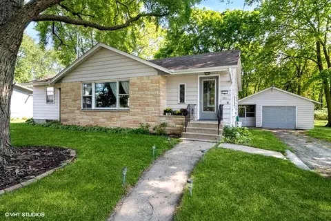 204 S Sycamore St, Hinckley, IL 60520