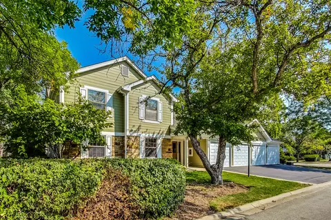 1152 Silverwood Ct #B1, Wheeling, IL 60090