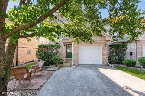 8312 W 95th St, Hickory Hills, IL 60457