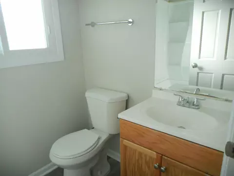 Bath - 63 W Manchester Dr, Wheeling, IL 60090 photo 1 of 1
