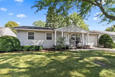 736 Carlson St, Sycamore, IL 60178
