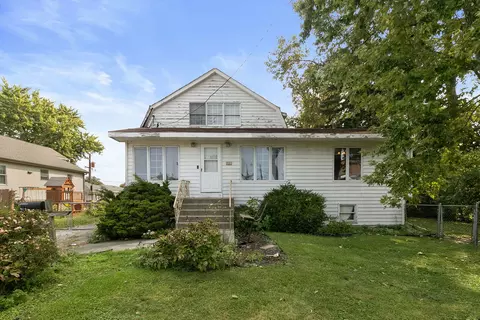 8745 S 52nd Ave, Oak Lawn, IL 60453