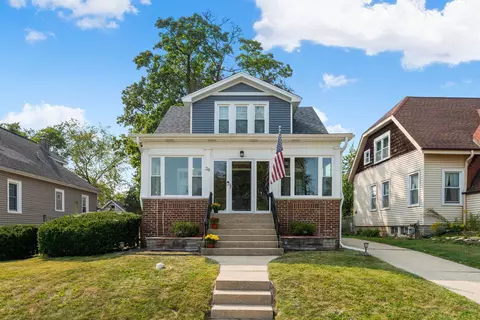 38 S Charles Ave, Villa Park, IL 60181